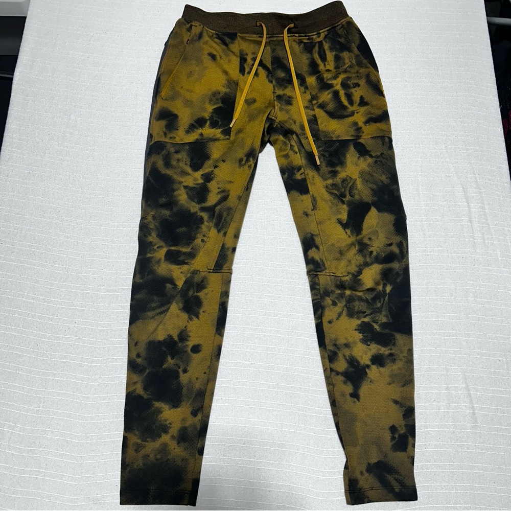 Lululemon License to Train Pant – Men’s Medium – Washed Yellow/Black
